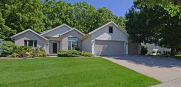 RE/MAX - Julie Alibrando