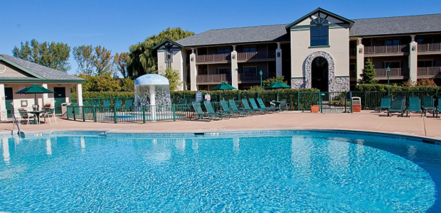 Business Card: Holiday Inn Club Vacations at Lake Geneva Resort