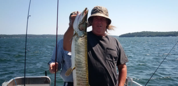 Business Card: A Big Catch Of The Day Fishing Guide Service